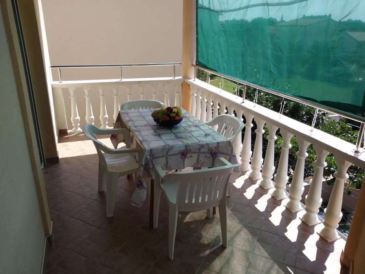 Nives Apartmani Pakoštane Exterior foto